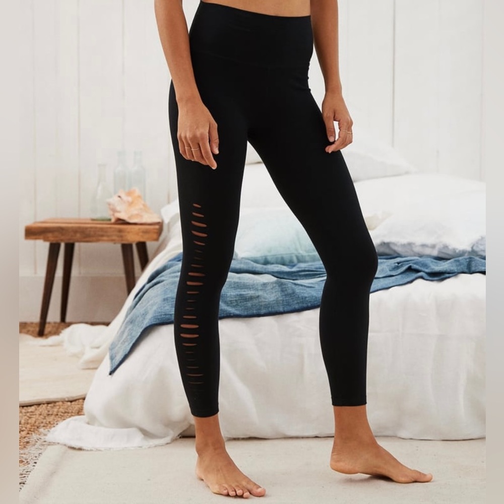 aerie Chill High-Waisted Cut-Out 7/8 Legging | Black